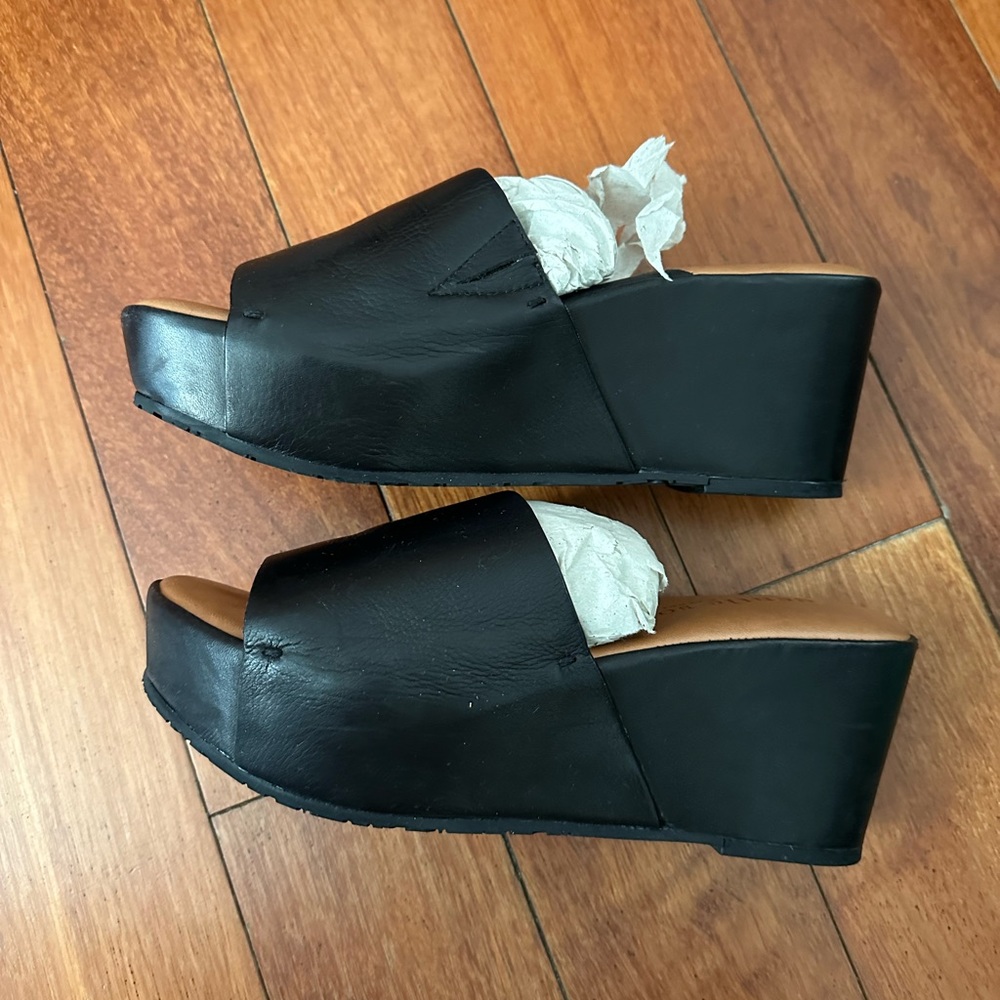 Kenneth Cole Gentle Souls Platform Sandals
